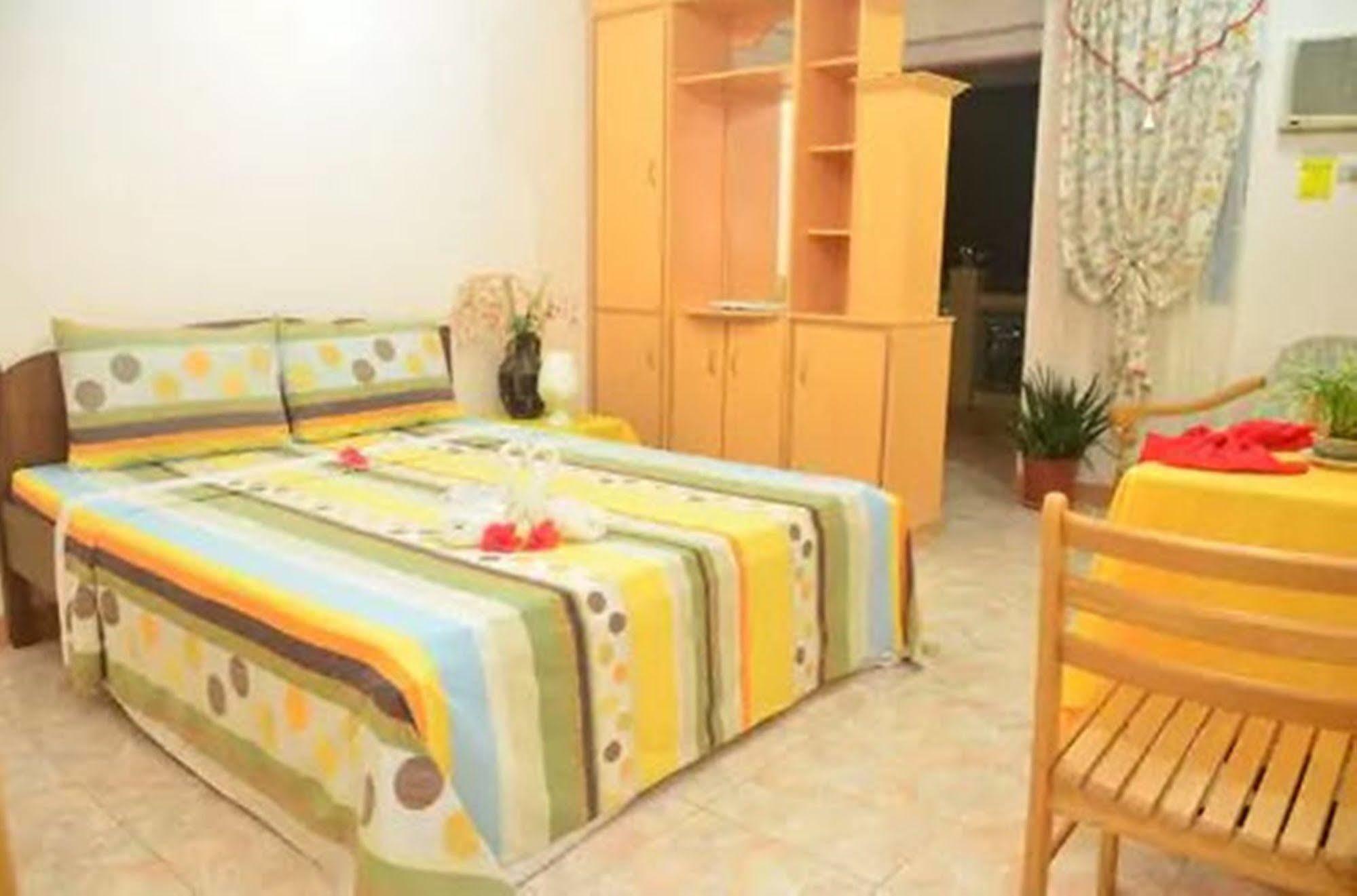 Apartelle De Francesca Пуерто Галера Екстериор снимка